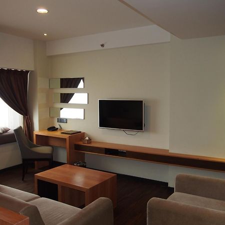 C'Haya Hotel Kota Kinabalu Quarto foto